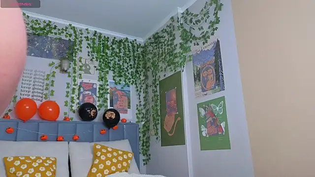 Ashley Pierce online show from November 3, 2025, 6:14 am