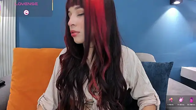 MartinaBlakees online show from November 18, 2025, 1:48 pm