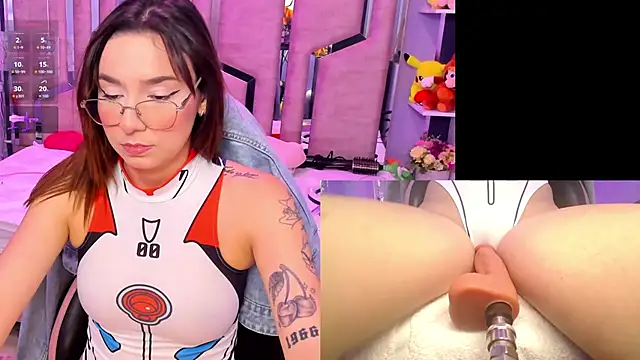 NicoleFerrel online show from September 17, 2025, 3:03 pm