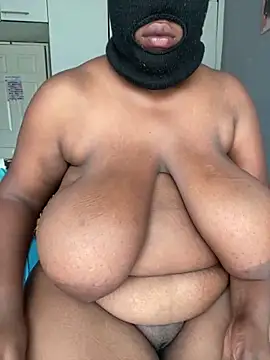 Snapshot of curvywithbigtitties chatting on April 23, 2026, 6:03 am curvywithbigtitties online show from April 23, 2026, 6:03 am