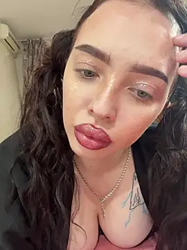 Hannah xBaby online show from November 30, 2025, 11:58 am