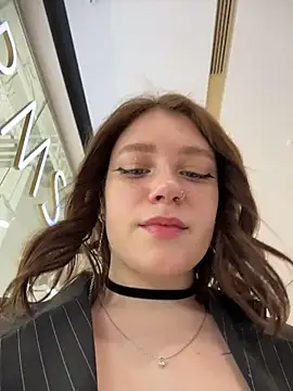 lucy-joy online show from February 17, 2026, 11:18 am