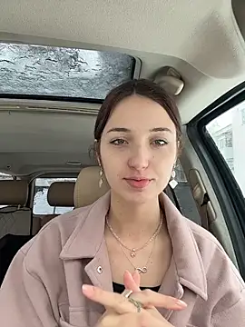 DollyTall online show from February 21, 2026, 9:32 am