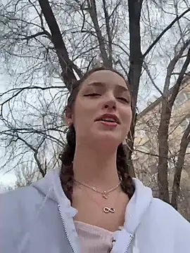 DollyTall online show from April 13, 2026, 6:19 am