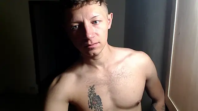 Snapshot of BlondZilla chatting on April 19, 2026, 4:01 am BlondZilla online show from April 19, 2026, 4:01 am