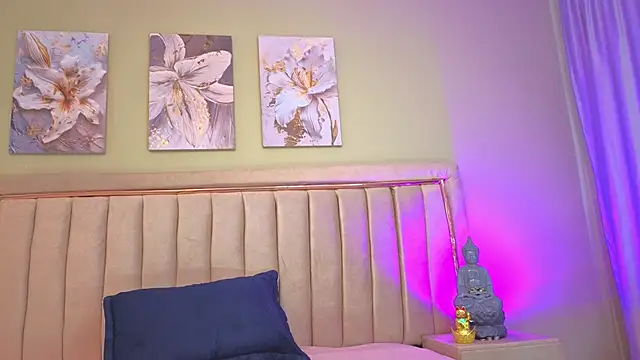 Bloom Star online show from October 7, 2025, 12:13 pm