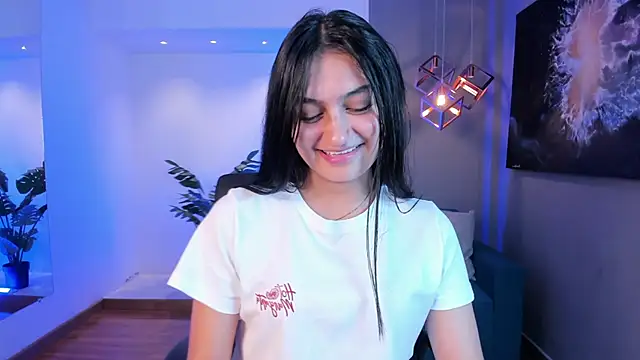 Snapshot of AidaJones chatting on October 7, 2025, 11:51 am AidaJones online show from October 7, 2025, 11:51 am