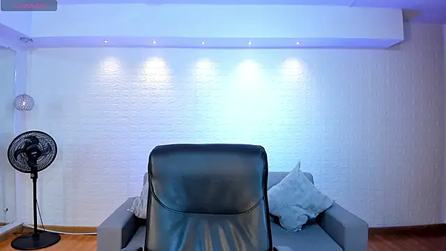 Snapshot of AidaJones chatting on November 5, 2025, 11:21 am AidaJones online show from November 5, 2025, 11:21 am