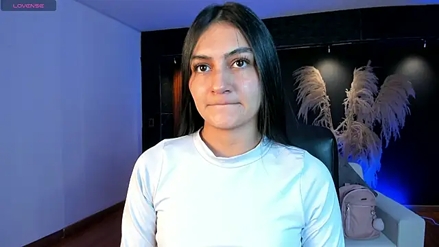 Snapshot of AidaJones chatting on December 5, 2025, 11:30 am AidaJones online show from December 5, 2025, 11:30 am