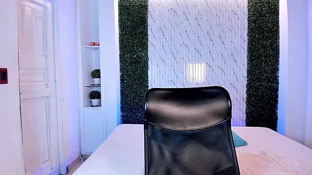 Snapshot of AidaJones chatting on February 27, 2026, 11:43 am AidaJones online show from February 27, 2026, 11:43 am