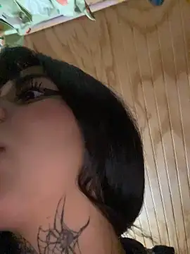 kiittyselenita online show from April 1, 2026, 3:07 am