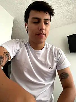 Snapshot of ErosVale chatting on October 4, 2025, 10:08 pm ErosVale online show from October 4, 2025, 10:08 pm