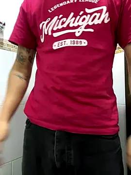 Snapshot of ErosVale chatting on October 16, 2025, 7:20 am ErosVale online show from October 16, 2025, 7:20 am