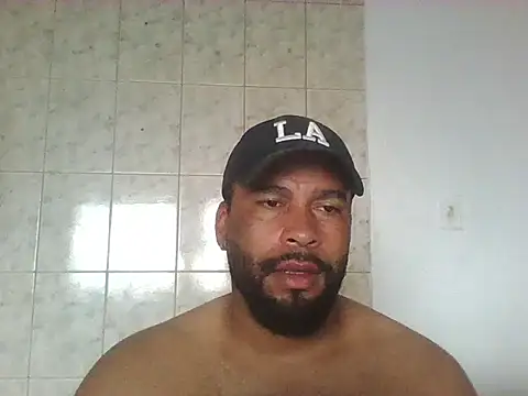 Snapshot of OliveiraSeven chatting on May 4, 2026, 6:59 pm OliveiraSeven online show from May 4, 2026, 6:59 pm