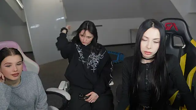 VivianSweet  online show from March 24, 2026, 3:28 pm