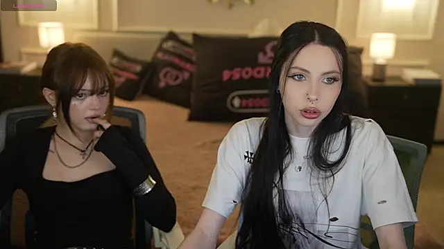 VivianSweet  online show from June 6, 2026, 2:33 pm
