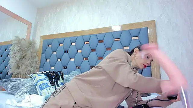 Snapshot of crystal_sm chatting on March 21, 2026, 3:11 am crystal sm online show from March 21, 2026, 3:11 am