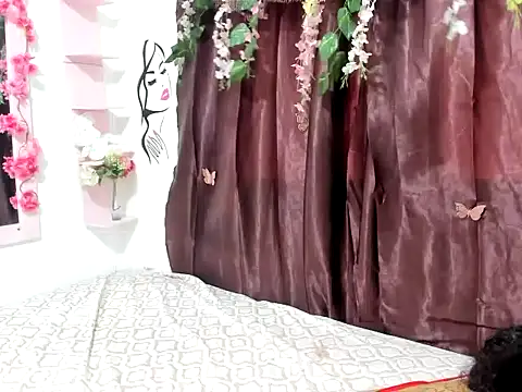 Liana hot12 online show from November 30, 2025, 2:32 pm