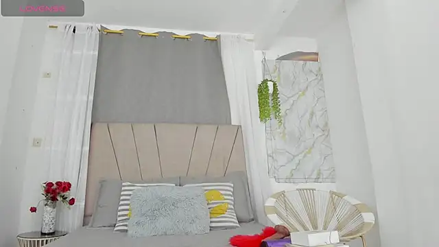 Lady miss    online show from April 7, 2026, 12:05 pm