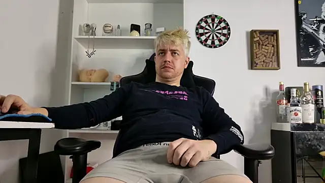 aaron nvk online show from April 10, 2026, 5:12 am