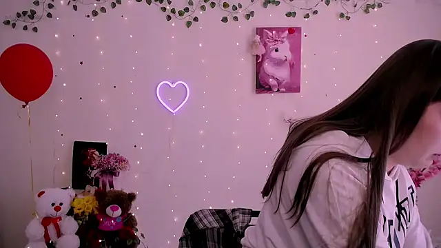 Amanda Bright  online show from April 15, 2026, 10:33 am