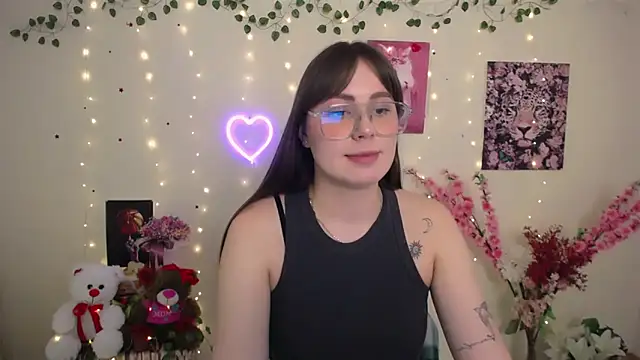 Amanda Bright  online show from May 14, 2026, 10:33 am