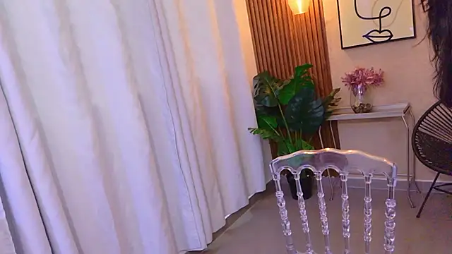Lia Mar  online show from June 3, 2026, 6:24 pm