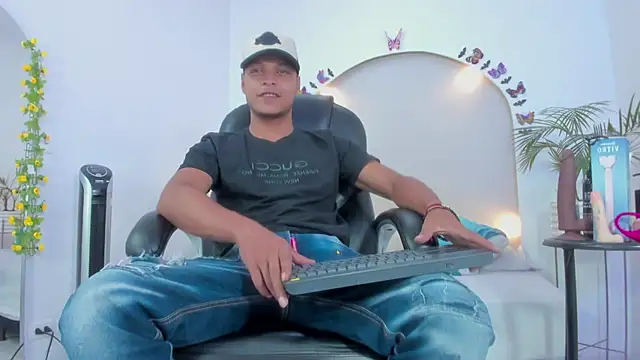 Ricky Owens1 online show from November 6, 2025, 8:10 pm