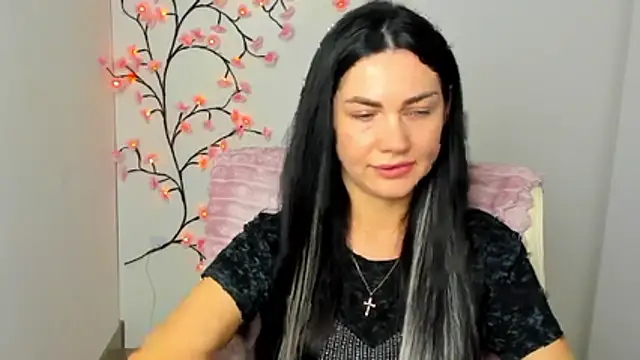 Lune Moon online show from April 11, 2026, 7:56 am