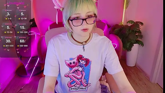 Snapshot of CoralineYoung chatting on June 7, 2026, 10:41 am CoralineYoung online show from June 7, 2026, 10:41 am