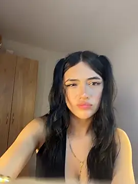 mandy222  online show from April 6, 2026, 5:52 am