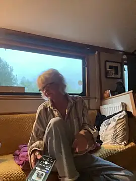 ladyboatlady online show from September 15, 2025, 6:19 pm