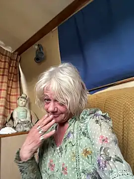 ladyboatlady online show from April 20, 2026, 5:59 pm