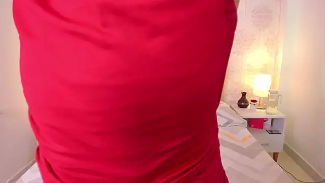 ShaynaHosk online show from February 4, 2026, 3:56 am