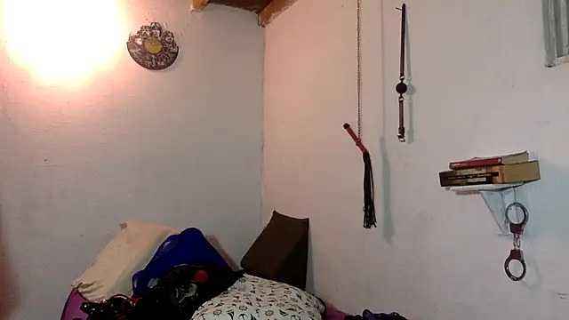 indomitaFox online show from April 6, 2026, 3:48 am