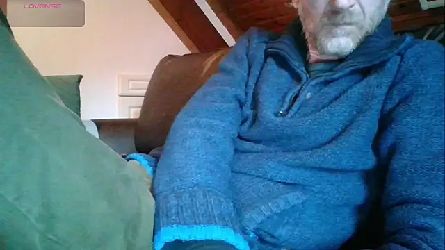 Snapshot of Vrenico-SC chatting on October 17, 2025, 3:25 pm Vrenico-SC online show from October 17, 2025, 3:25 pm