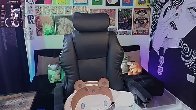 Yuhwan  online show from November 22, 2025, 7:35 pm