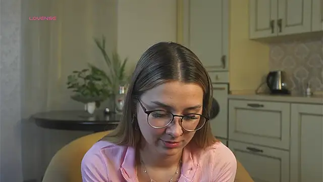 DarelleFaux online show from October 8, 2025, 3:15 am