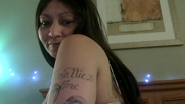 Flossee online show from March 4, 2026, 1:22 am