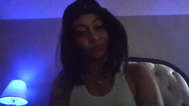 Flossee online show from April 6, 2026, 5:25 pm