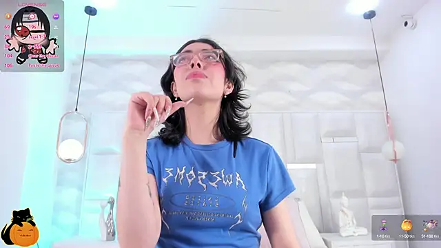 Im Molly Angel online show from October 13, 2025, 8:20 pm