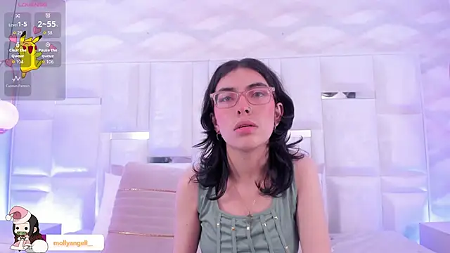 Im Molly Angel online show from December 1, 2025, 8:25 pm