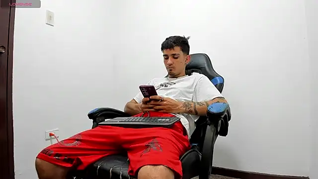 Snapshot of nextboywell1 chatting on February 26, 2026, 7:13 pm nextboywell1 online show from February 26, 2026, 7:13 pm