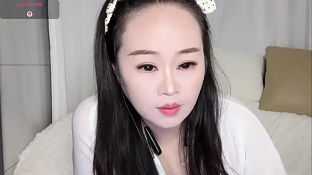 Snapshot of B-Yaya chatting on November 17, 2025, 10:10 am B-Yaya online show from November 17, 2025, 10:10 am