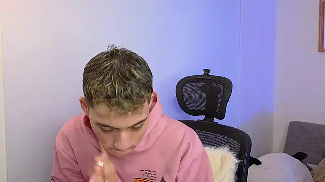 yulian vasquez online show from October 8, 2025, 12:25 pm