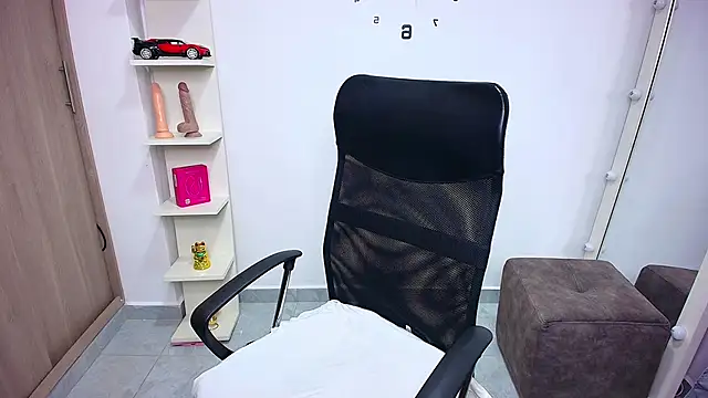 Snapshot of sharlottxl chatting on March 10, 2026, 5:34 am sharlottxl online show from March 10, 2026, 5:34 am