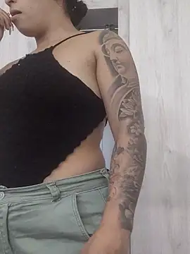 Valenn fernandez online show from April 11, 2026, 6:34 pm