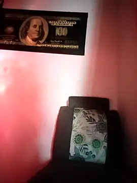 Valenn fernandez online show from April 14, 2026, 10:05 pm