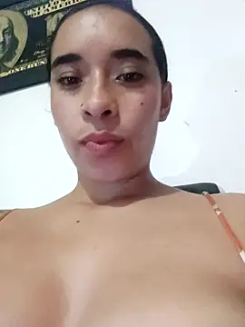 Valenn fernandez online show from May 5, 2026, 2:52 am