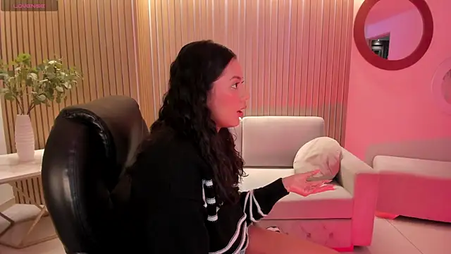 AmbarJames  online show from November 15, 2025, 11:40 am